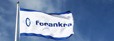 Drapeau flottant avec le logo de la société Forankra Dock Equipement